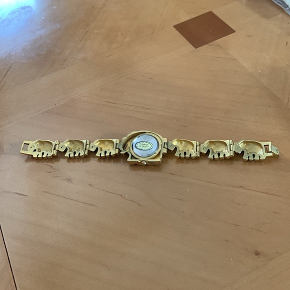 Elephant WATCH. Most likely needs a battery. - Picture 3 of 3